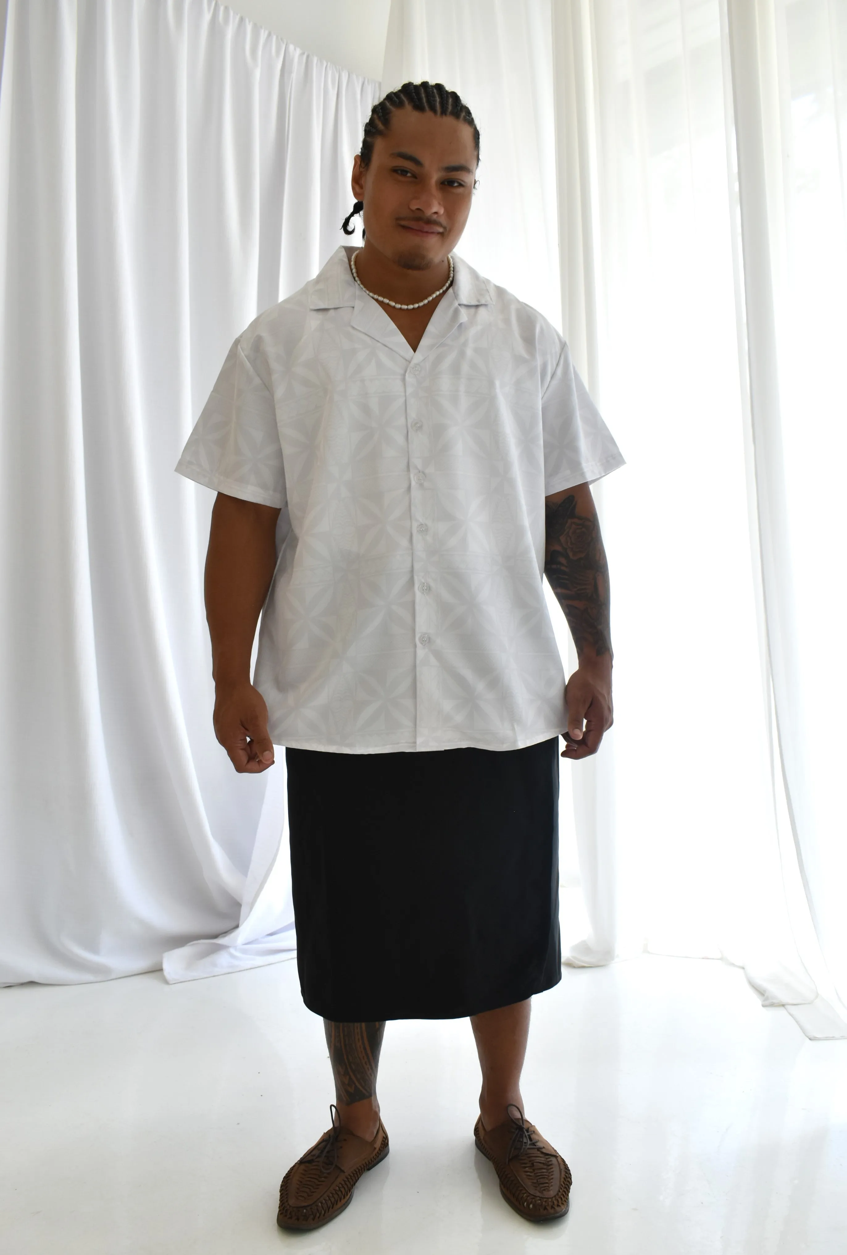 MALEKO MENS SHIRT - COLLARED BUTTON V NECK - WHITE
