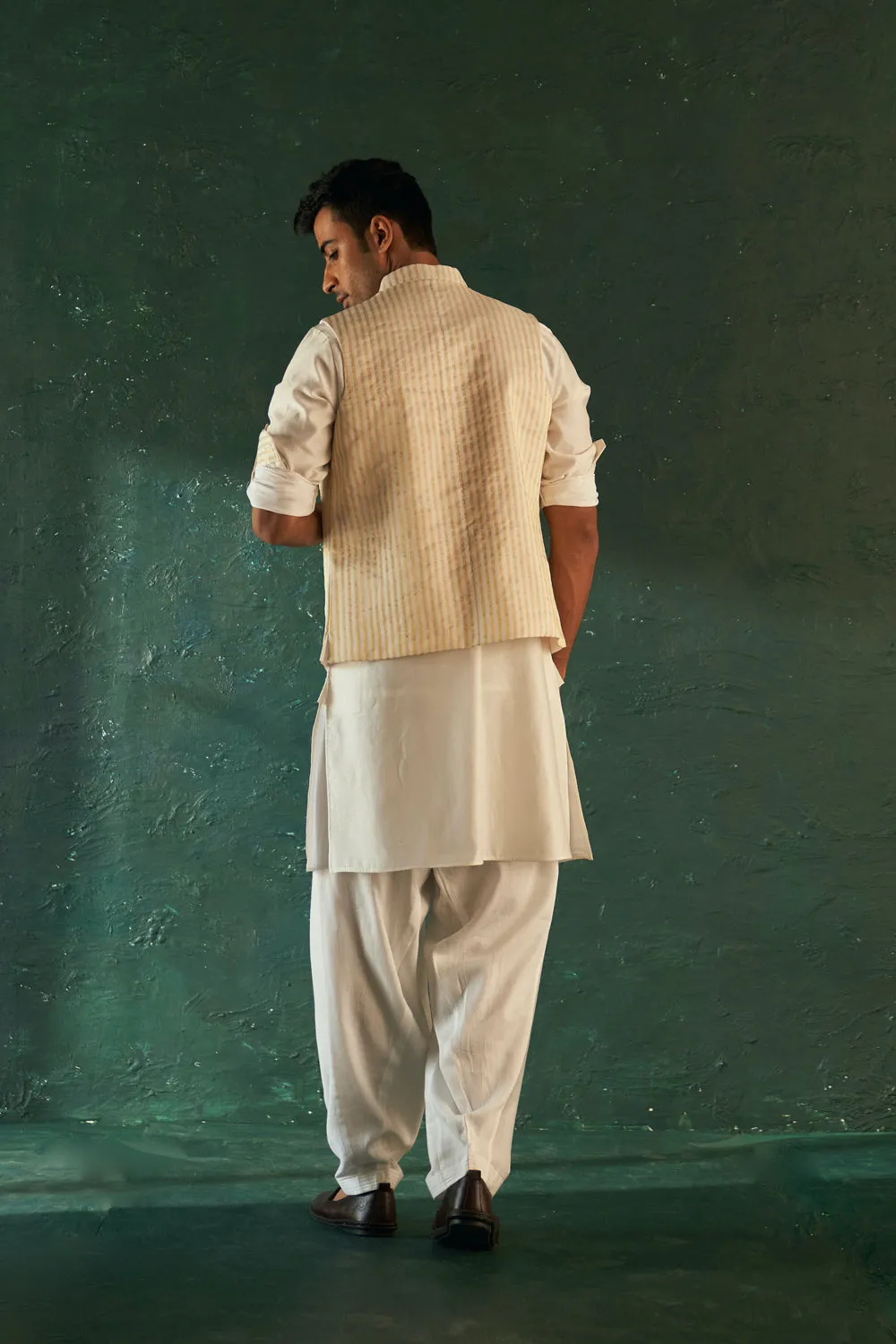 Men'S White Stripe Pathani Kurta Set With Jacket- Set Of 3